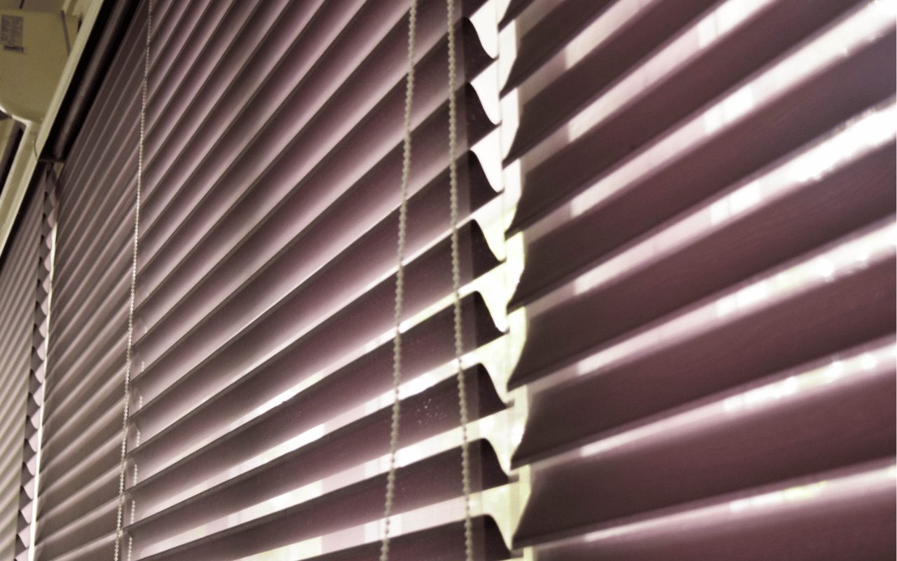 fenetre équipée de store intérieur